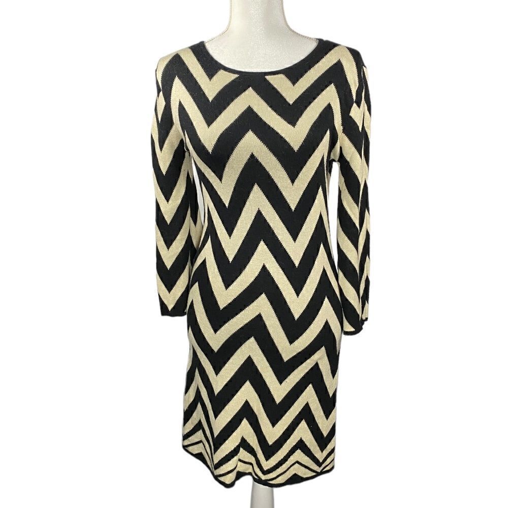 Chevron Form Fitting Rue 21 Black and Beige Wide Sleeve Dress Size Small